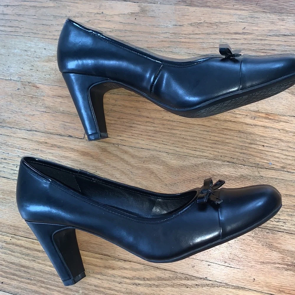 Black High heels predictions brand. Size 7 1/2 - Picture 3 of 8